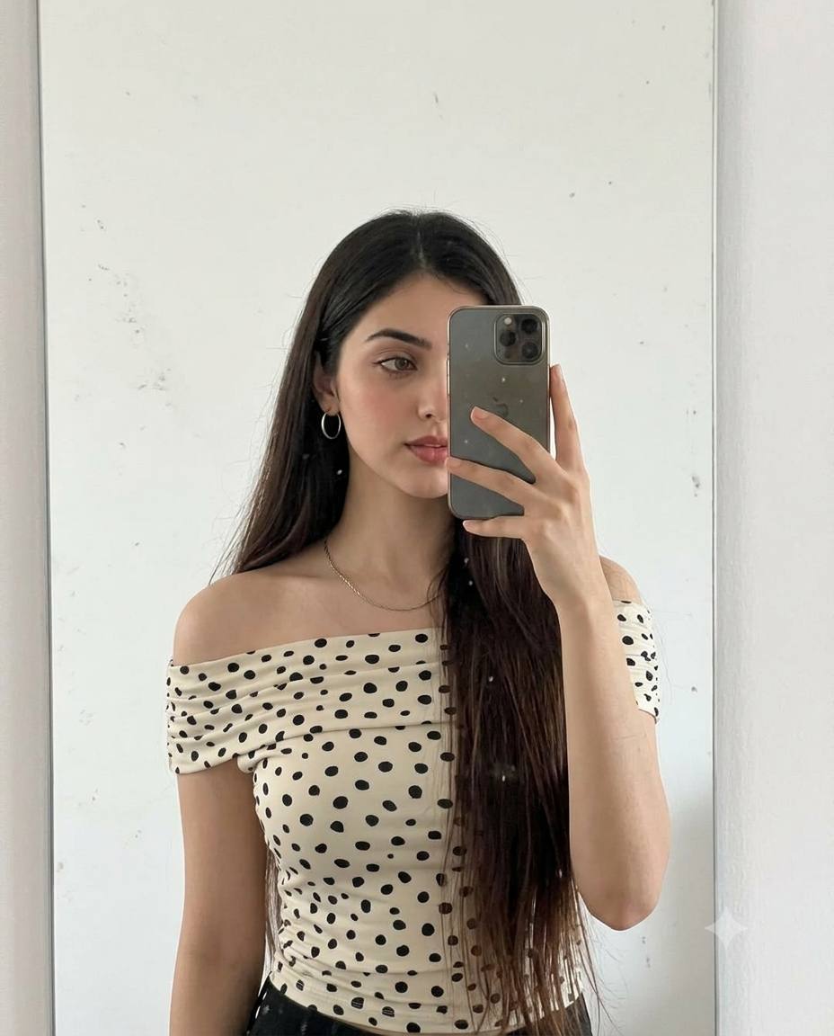 Ultra-Realistic Mirror Selfie AI Photo Prompt – Aesthetic 9:16 Fashion Portrait